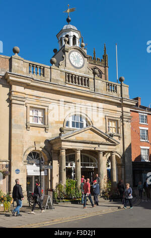 La Buttercross nel centro di Ludlow visto da Broad Street Foto Stock