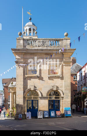 La Buttercross nel centro di Ludlow visto da King Street Foto Stock