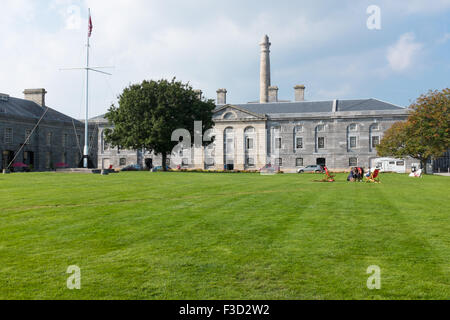 Il prato a Royal William Yard in Plymouth Foto Stock