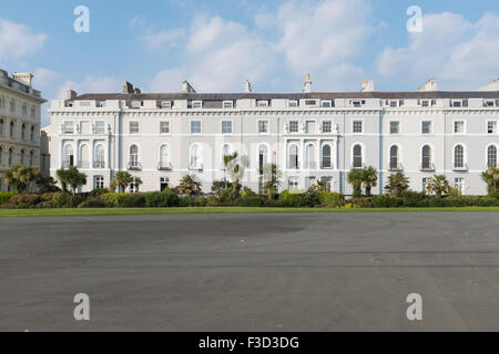 Fila di case sulla terrazza di Elliot, Plymouth compresa la ex casa del Waldorf e Nancy Astor. Ora la casa di Lord Mayor. Foto Stock