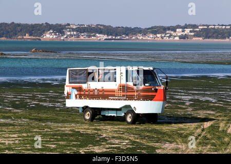 Anfibio Castello di Elizabeth Duck traghetto a St Aubin's Bay su Jersey Foto Stock