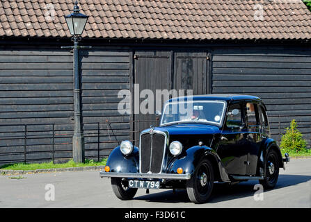 Un immacolata Morris 10 Serie II berlina 4 porte auto da 1936-1937 Foto Stock