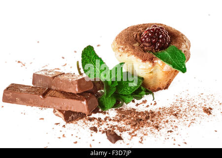 Muffin con cioccolato decorate con la menta Foto Stock