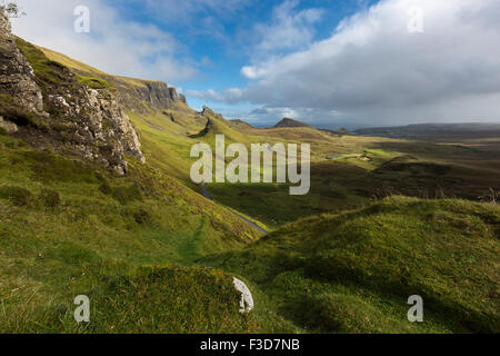 La Quiraing nel Trotternish Ridge sull'Isola di Skye in Scozia. Foto Stock