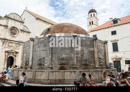 Vista della grande Onofrio la fontana al centro storico di Dubrovnik, Croazia. Foto Stock