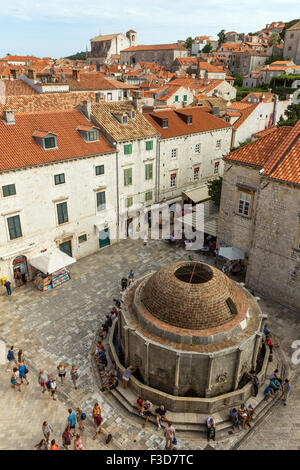 Grande Onofrio la fontana al centro storico di Dubrovnik, Croazia, visto dall'alto. Foto Stock