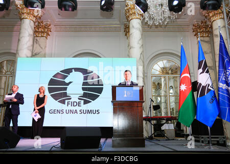 Baku in Azerbaijan. 05 ott 2015. Presidente della Federazione Internazionale Scacchi FIDE, Kirsan Ilyumzhinov, Discorso durante la cerimonia di chiusura del World Chess Cup 2015. © Aziz Karimov/Pacific Press/Alamy Live News Foto Stock