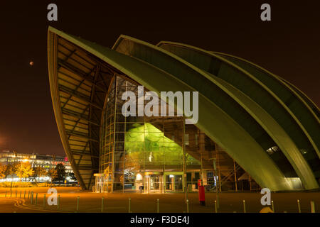 Clyde Auditorium edificio durante eclissi lunare totale,Glasgow, Scotland, Regno Unito, Foto Stock