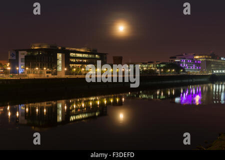 STV sede di notte, Pacific Quay,Glasgow, Scotland, Regno Unito, Foto Stock