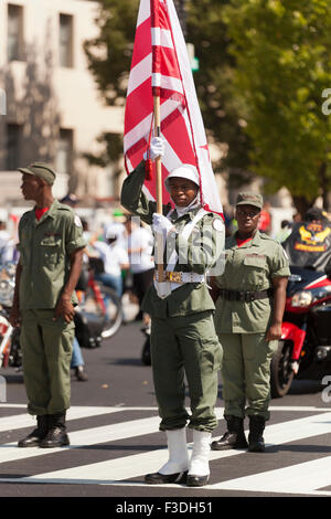 Custode di capitale sfida giovani membri dell'Accademia, a rischio gli adolescenti che partecipano ad attività culturali parade - Washington DC, Stati Uniti d'America Foto Stock