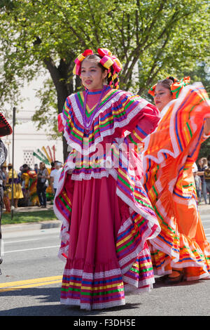 Figli messicani hat ballerini in costume tradizionale - USA Foto Stock