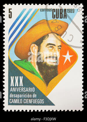 CUBA - circa 1989: un francobollo stampato in Cuba mostra la Rivoluzione Cubana con il ritratto di Camilo Cienfuegos, circa 1989 Foto Stock