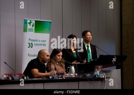 Ginevra, Svizzera. 5 Ottobre, 2015. Green Cross International, Ginevra, Svizzera, Conferenza internazionale per il verde e l'economia inclusiva, 2015, fondatore di imprese Wongpanit, Dr. Somthai Wongcharoen Credito: Ania Freindorf/Alamy Live News Foto Stock