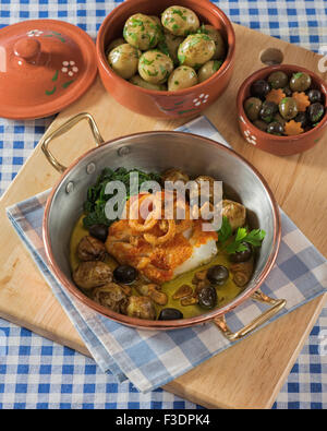 Bacalhau à Lagareiro. Baccalà in olio di oliva. Portogallo il cibo Foto Stock