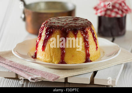 Al vapore budino di marmellata. Dolce tradizionale REGNO UNITO Foto Stock