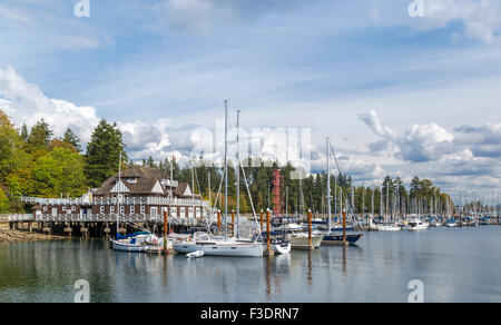 Vista sulla Vancouver Rowing Club, Stanley Park Dr, sul porto di carbone, Vancouver, British Columbia, Canada, America del Nord. Foto Stock