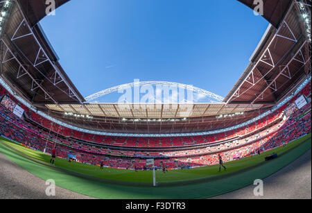 Lo stadio di Wembley si prepara per l'Irlanda v Romania Coppa del Mondo di Rugby 2015 corrisponde il 27 settembre 2015 a partire da 16:45pm. Foto Stock