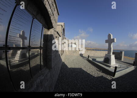 Don Kuban cosacco guerra civili vittime degli elenchi, in onore di coloro che sono morti in terra greca e la vista del golfo Mudros in background Foto Stock