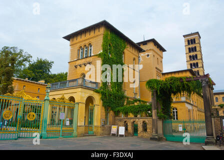 Parco Sanssouci cancelli, con cancello verde e Friedenskirche, chiesa della pace, Potsdam, nei pressi di Berlino, GermanyG Foto Stock