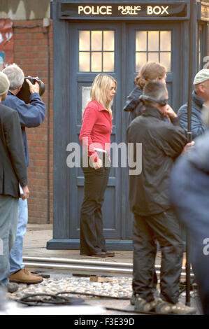 Londra, UK, 5th, Aug 2005: Billie Piper e David Tennant filmare scene per Dr Who a Londra Foto Stock