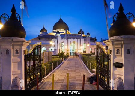 Georgetown, Malesia - 04 August, 2014: la vista di Kapitan Keling Mosque dopo il tramonto in Georgetown, Penang, Malaysia su 04 Ago Foto Stock