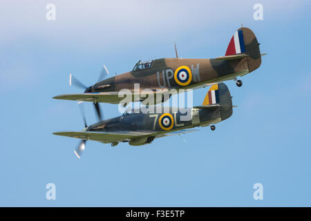 Coppia di Hawker Hurricanes in formazione stretta Shuttleworth ottobre 2015 Foto Stock