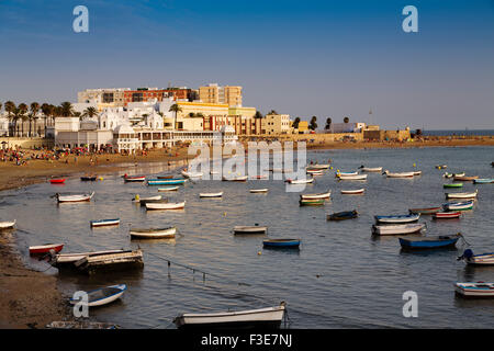 La Caleta Beach barche Cadice Andalusia Spagna Foto Stock