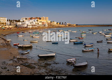 La Caleta Beach barche Cadice Andalusia Spagna Foto Stock