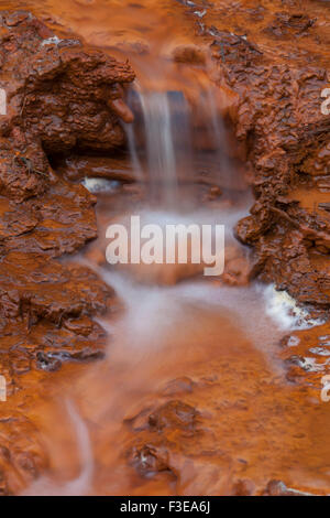 Paint Pots, ferro-freddo ricco di sorgenti minerali nel Kootenay National Park, British Columbia, Canada Foto Stock