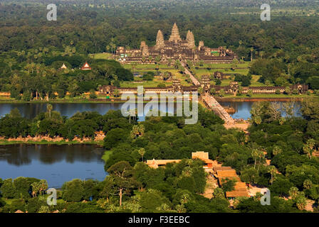 Vedute aeree di Angkor Wat. Parco Archeologico di Angkor, situato nel nord della Cambogia, è uno dei più importanti archaeologica Foto Stock