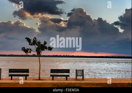 Tramonto in linea costiera di Belem di para, Brasile Foto Stock