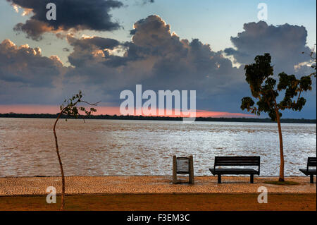 Tramonto in linea costiera di Belem di para, Brasile Foto Stock