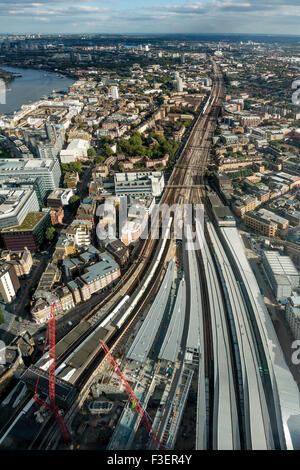 Approccio alla stazione di London Bridge Southwark Londra REGNO UNITO vista da Shard Foto Stock