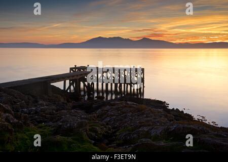 Sunset prese a Portencross Pier nello Ayrshire Foto Stock