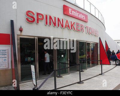 L'ingresso alla Emirates Spinnaker Tower a Gunwahrf Quays, Portsmouth, Hampshire Foto Stock