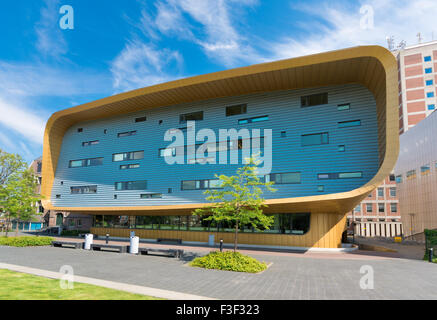 GRONINGEN, Paesi Bassi - 22 agosto 2015: esterni del centro di formazione dell'UMCG, il centro medico universitario di groninge Foto Stock