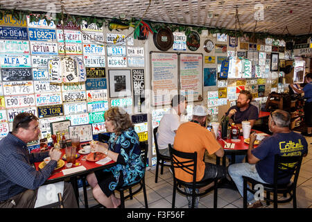 Key Largo Florida Keys, Sig.ra Mac's Kitchen, ristorante ristoranti cibo mangiare fuori cafe cafe bistrot, interno, targa decor, visitatore Foto Stock