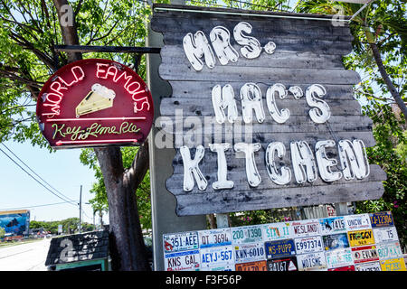 Key Largo Florida Keys, autostrada Route 1 Overseas Highway, Mrs Mac's Kitchen, ristorante, ristoranti, ristoranti, ristoranti, caffè, cartello al neon, FL150508032 Foto Stock