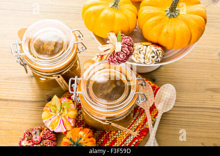 In casa la zucca burro fabbricato con zucche di organico. Foto Stock