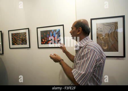 Mostra fotografica, Bees Saal Baad, Biblioteca fotografica Dinodia, punto di vista, Galleria d'Arte, Colaba, Bombay, Mumbai, Maharashtra, India, Asia Foto Stock