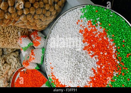 Caramelle Til laddoo sesamo in Pune mandal ; Maharashtra ; India Foto Stock