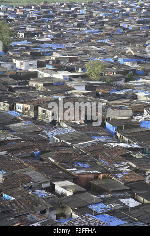 Baraccopoli zona vicino a Santacruz aeroporto ; Vakola ; Mumbai Bombay ; Maharashtra ; India nessuna autorizzazione Foto Stock