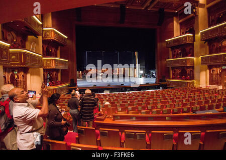 Auditorium e in fase di Omani Royal Opera House in Shati Al-Qurm, Muscat Oman Foto Stock