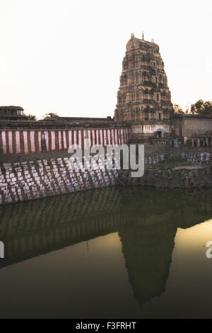 Hampi è un villaggio nel nord del Karnataka stato dell India, sulle rive del fiume Tungabhadra ed entro le rovine di Vijayanagara, Foto Stock