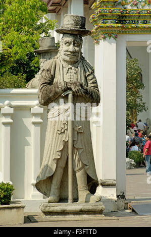 Il Wat Phra Chetuphon monastero Re Rama dinastia Chakri xvi secolo tempio Tailandia cinese scultura in pietra Foto Stock