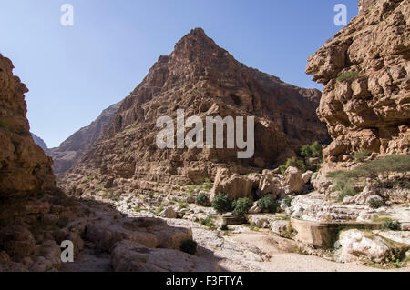 Wadi Fusc, una formazione naturale di rocce e crystal clear pool che lo rendono un popolare escursione di un giorno o di destinazione di vacanza. Foto Stock