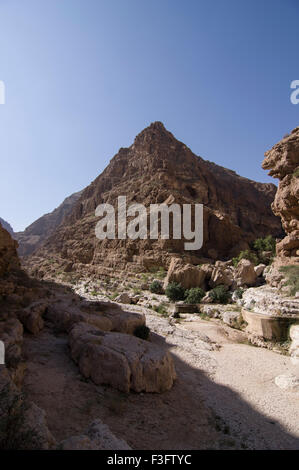 Wadi Fusc, una formazione naturale di rocce e crystal clear pool che lo rendono un popolare escursione di un giorno o di destinazione di vacanza. Foto Stock