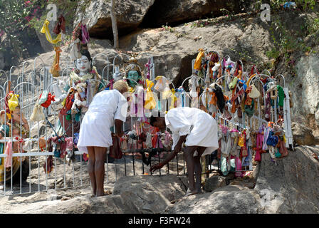 Offerte per Siva Parvati a metà della collina ; Palani ; Tamil Nadu ; India Foto Stock