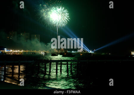 Opere di fuoco per celebrare il Capodanno cinese 2004 ; Pattaya Thailandia ; a sud est asiatico Foto Stock