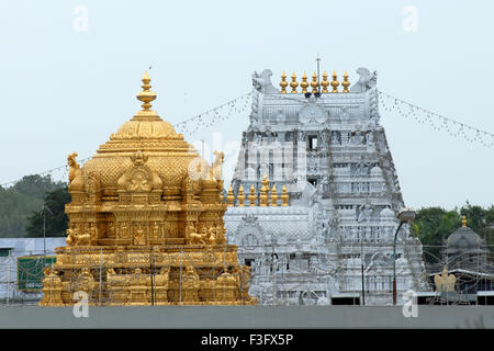 Golden Gopuram, Lord Venkateshvara tempio, Venkateswara tempio, Tirumala, Tirupati, Chittoor distretto, Andhra Pradesh, India, Asia Foto Stock